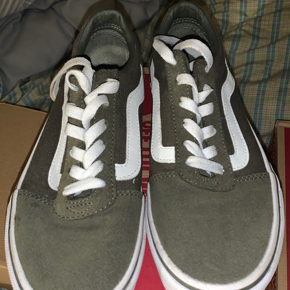 Womens green camas and suede vans women’s 7 boys 5
